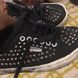 Rare studded supergas